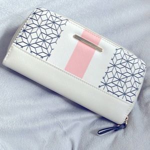 NWOT Geometric 8” Clutch Wallet